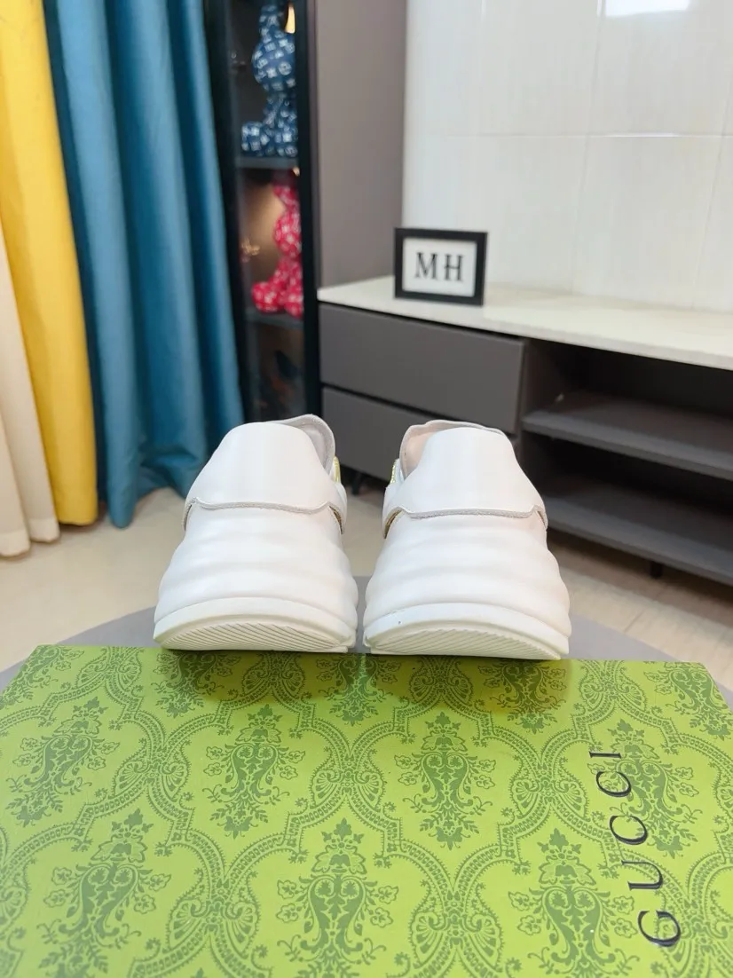 Men's shoes 💰560🌹🌹【GUCCI】pop-up casual sneakers with daddy outsole, breathable and comfortable, easy to walk, versatile style for trendy men, upper with cowhide edge and rhinestone design on the outsole➕genuine leather lining➕Gucci's popular original outsole, sports and running style, super comfortable. Code number 38-44